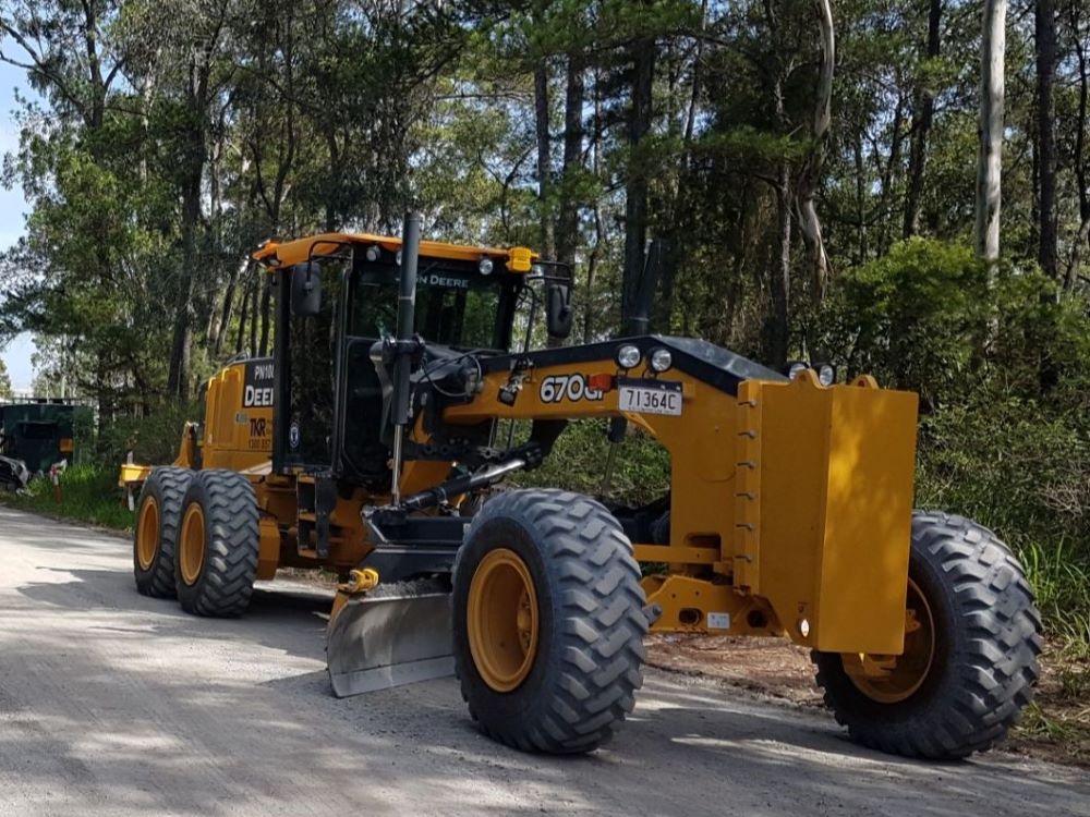 John Deere 670GP grader
